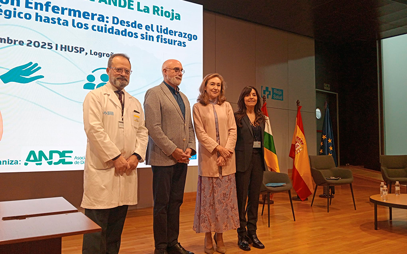 Más de 140 profesionales de Enfermería de nueve comunidades debaten en el Hospital Universitario San Pedro sobre el liderazgo y rol de la Enfermería