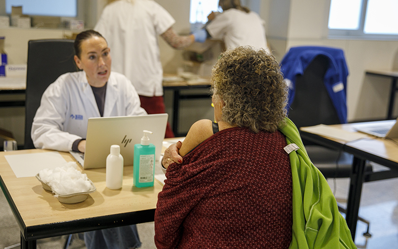 Salud destaca el buen ritmo de la vacunación en una semana de aumento estacional de las infecciones respiratorias en La Rioja