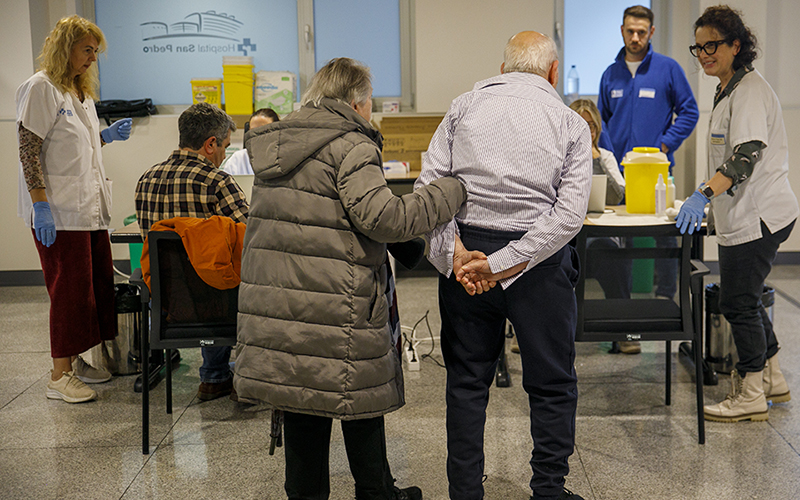 Salud amplía la vacunación sin cita previa frente a la gripe y el COVID en La Rioja e insiste en inmunizar a la población más vulnerable ante el aumento de casos