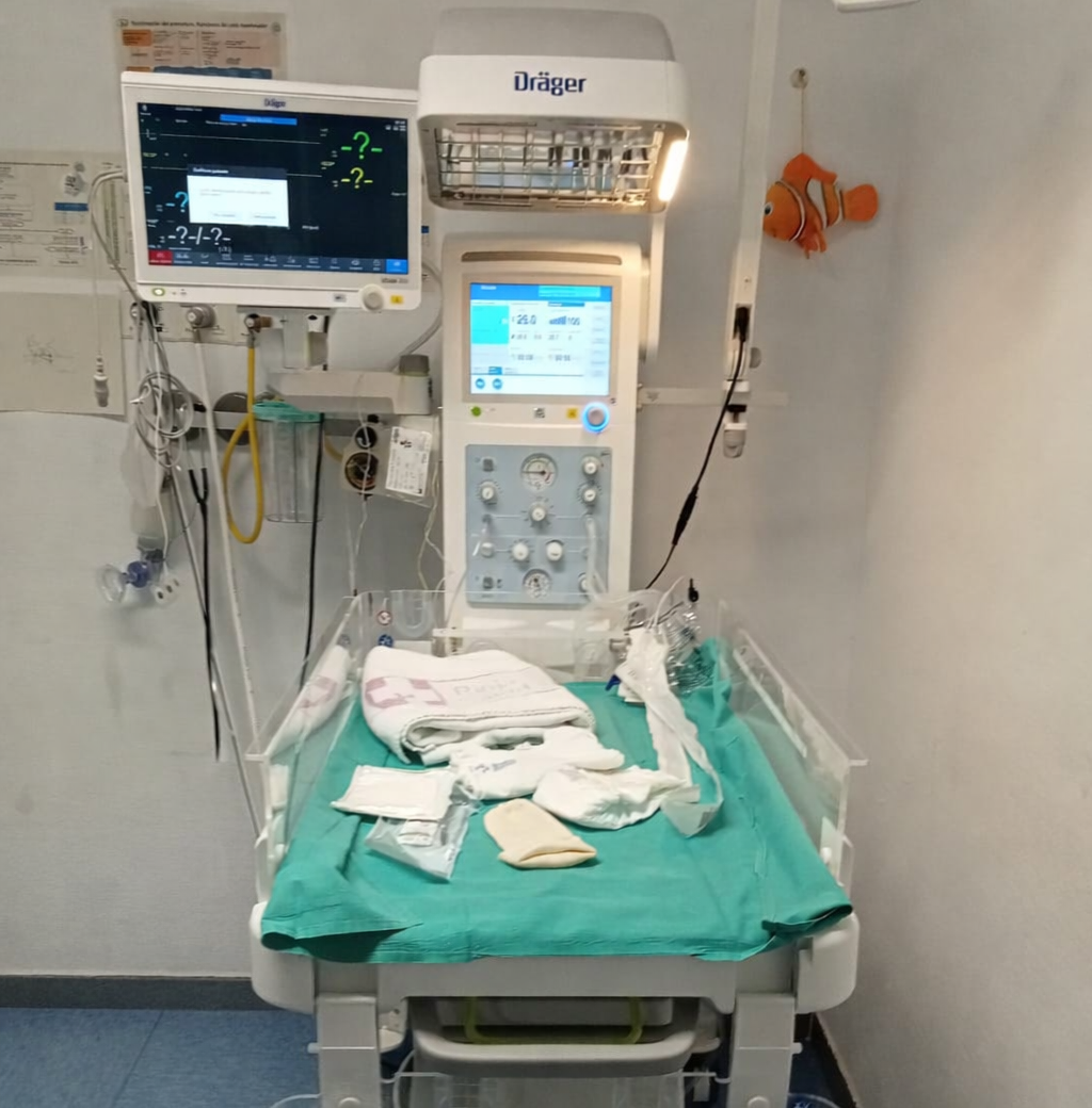 Salud refuerza la atención neonatal del Hospital Universitario de Calahorra con una nueva cuna térmica de última generación