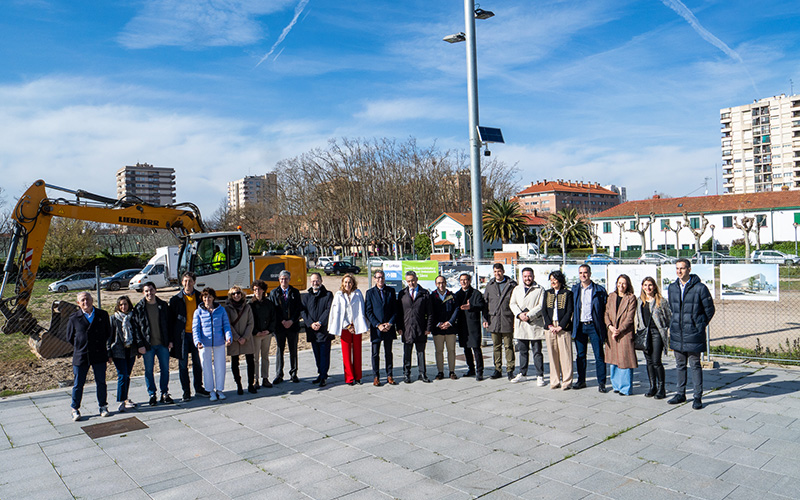 Primera piedra del nuevo Centro de Especialidades y Cirugía Mayor Ambulatoria “Adoración Sáenz”