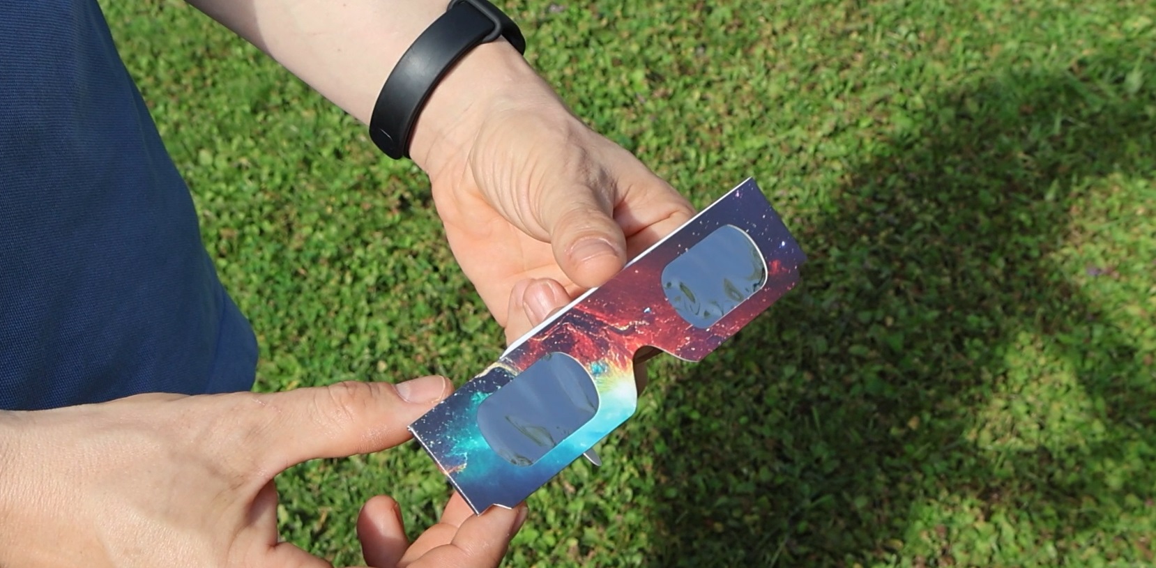 Salud recuerda que mirar directamente al eclipse solar sin protección homologada puede provocar lesiones irreversibles en la retina